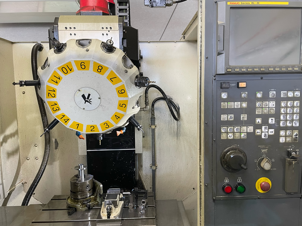 α-T14iA 立型CNCドリル（立型マシニング）